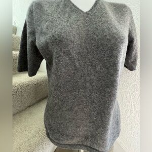 Talora cashmere short sleeve gray v neck sweater size M